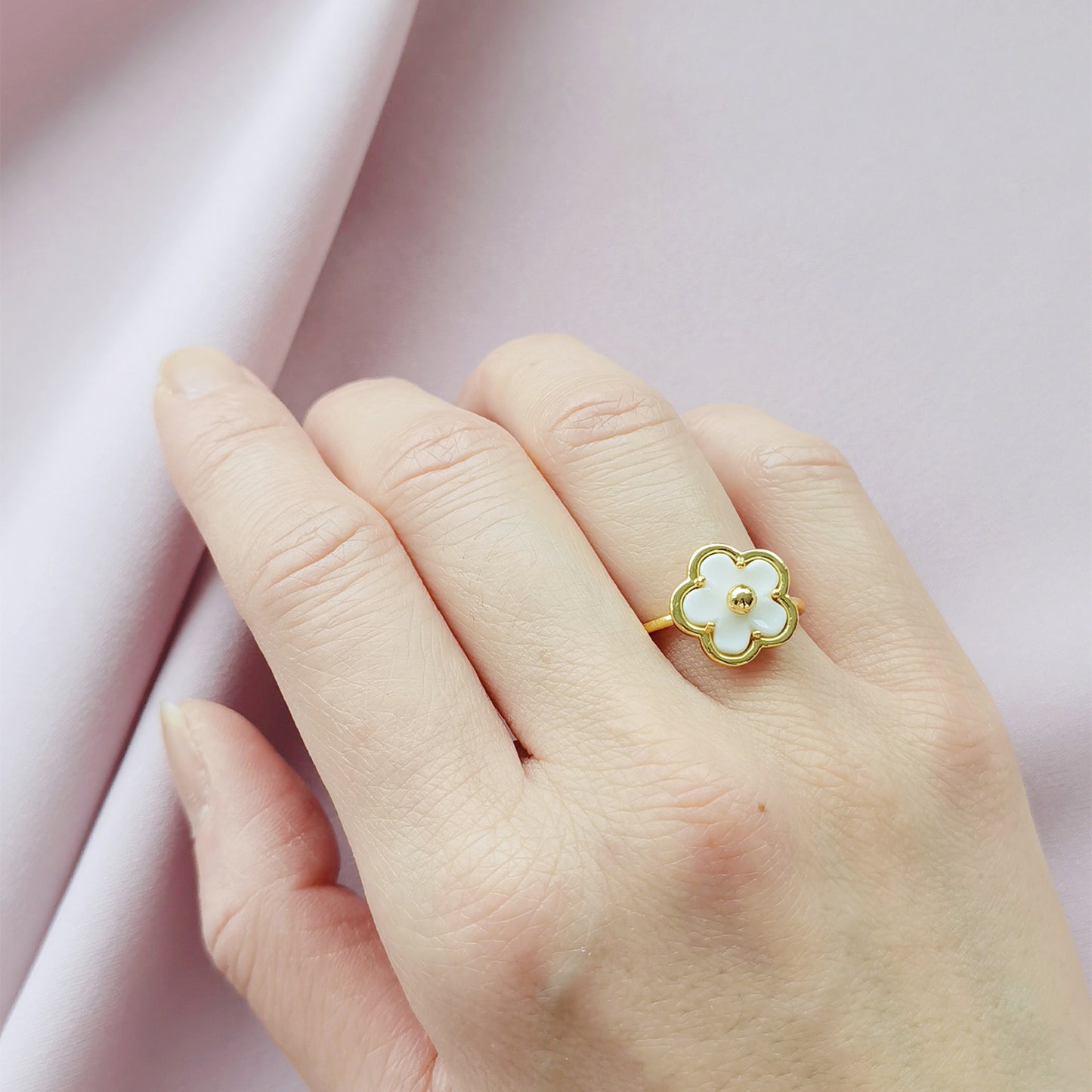 Mini Porcelain Daisy Adjustable Ring